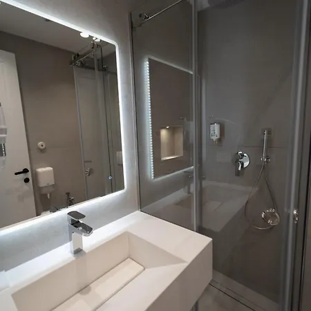 מלון Hotel Central Inn Tirana