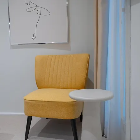 Hotel Central Inn Tirana מלון