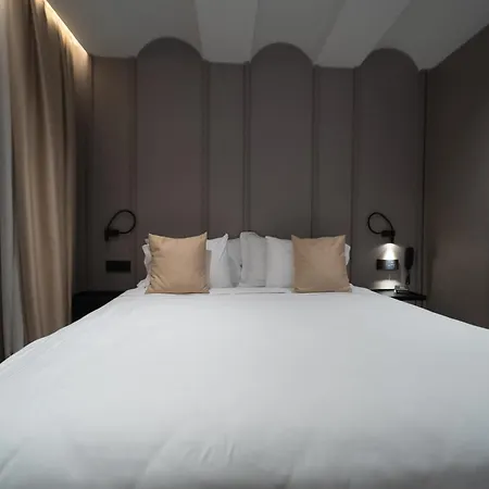 Hotel Central Inn Tirana מלון טיראנה