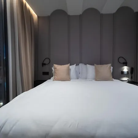 מלון Hotel Central Inn Tirana טיראנה