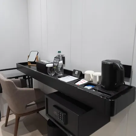 מלון Hotel Central Inn Tirana טיראנה