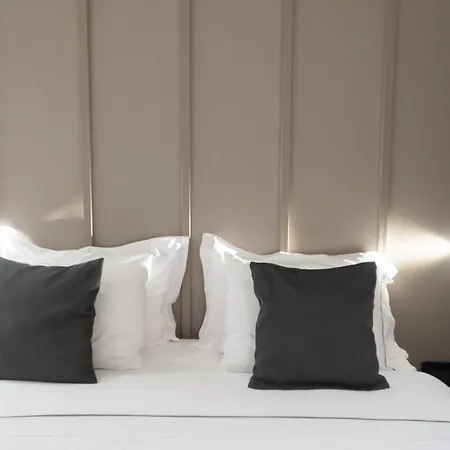 מלון Hotel Central Inn Tirana