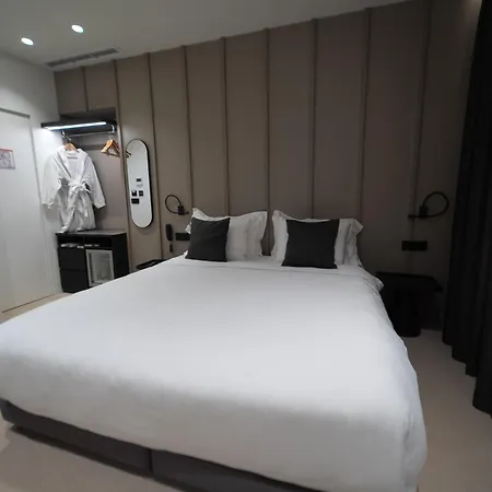 Hotel Central Inn Tirana מלון טיראנה