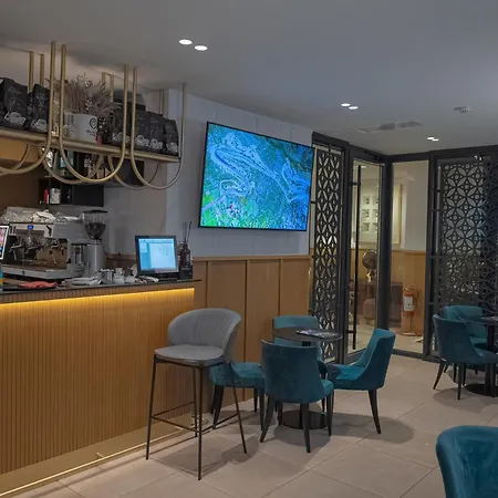 Hotel Central Inn Tirana טיראנה
